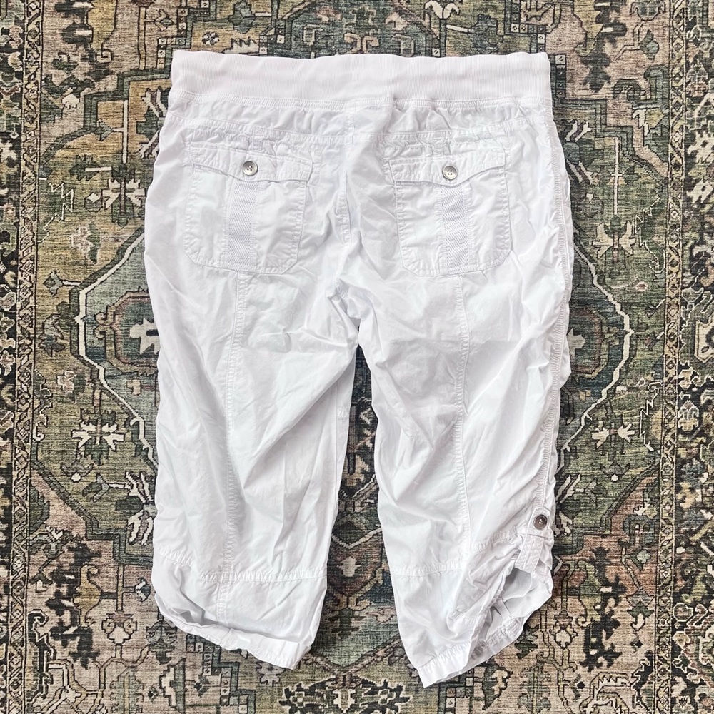 Calvin Klein Performance Convertible Poplin Capri Pants in White & Periwinkle - Picture 5 of 14